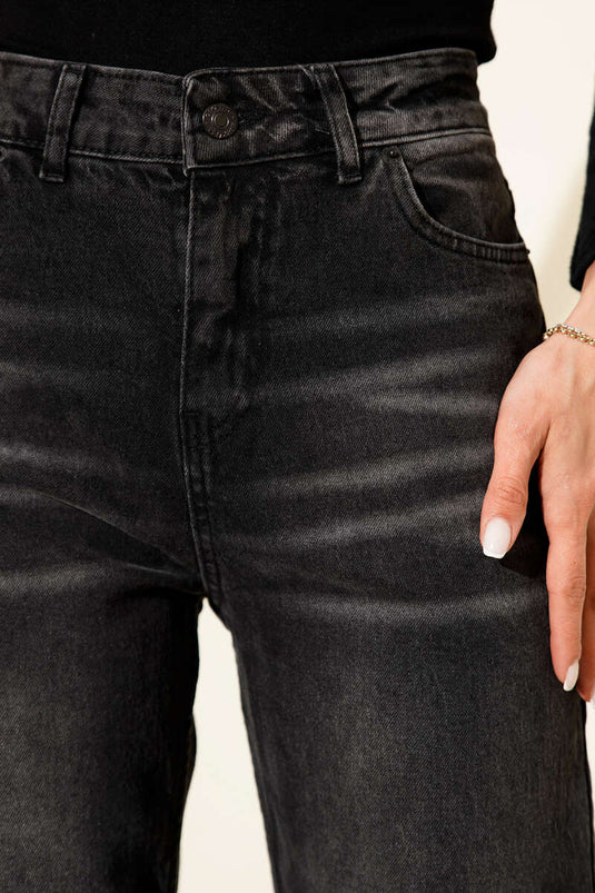 Jean en denim gris fumé, ourlet raccourci et boutons