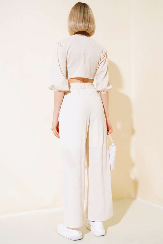 بدلة مزدوجة من الكتان باللون البيج