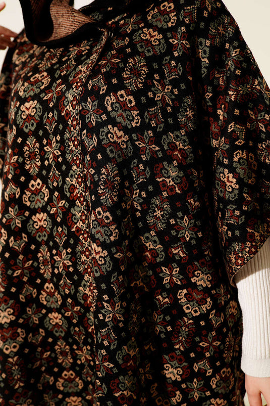 Poncho à capuche à motif kilim noir et marron