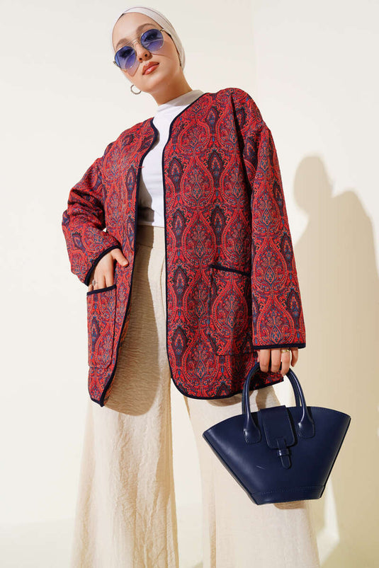 جاكيت بنقشة الكليم وجيبين مزدوجين، لون عنابي