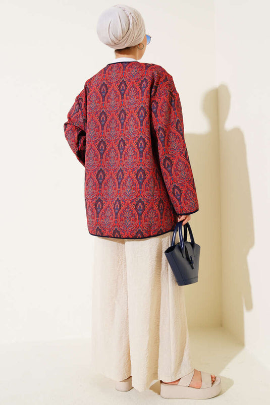 جاكيت بنقشة الكليم وجيبين مزدوجين، لون عنابي