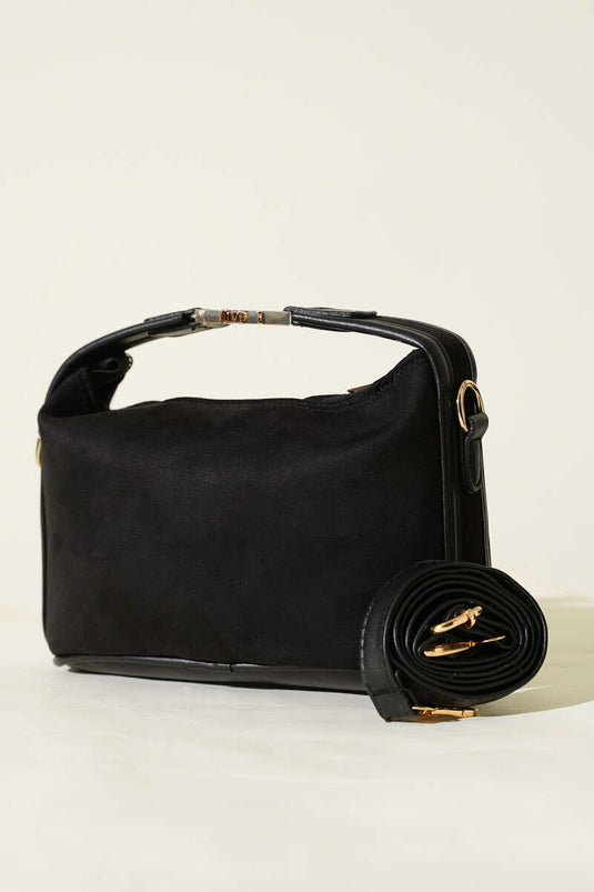 حقيبة من الجلد المدبوغ بتفاصيل مقبض القفل باللون الأسود