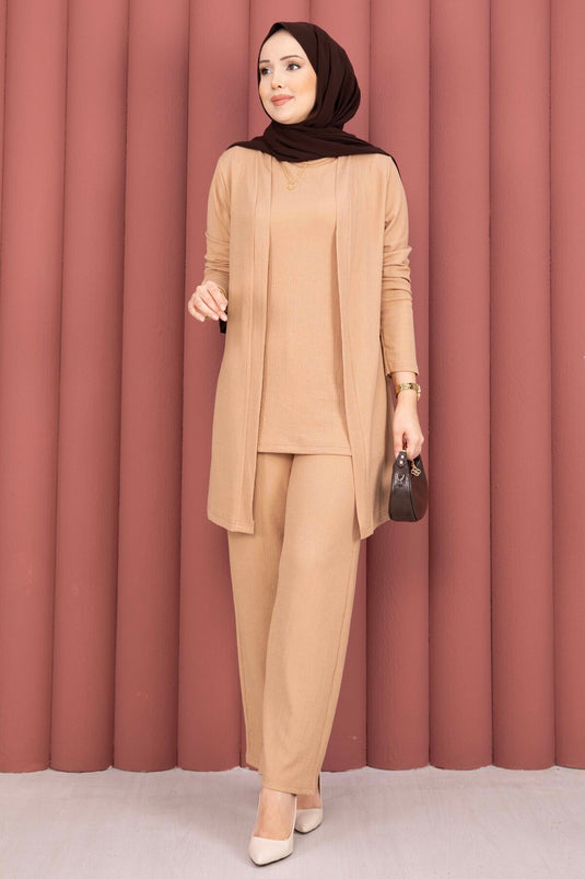 Ensemble trois pièces modest fashion avec kimono camel