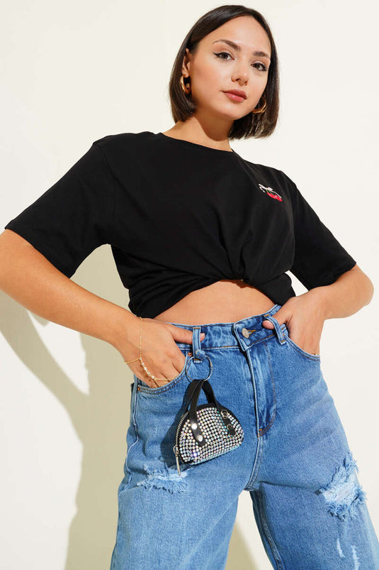 T-shirt noir à broderie cerise