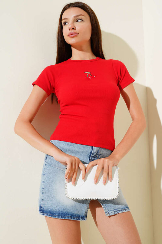 Débardeur rouge à broderies cerises