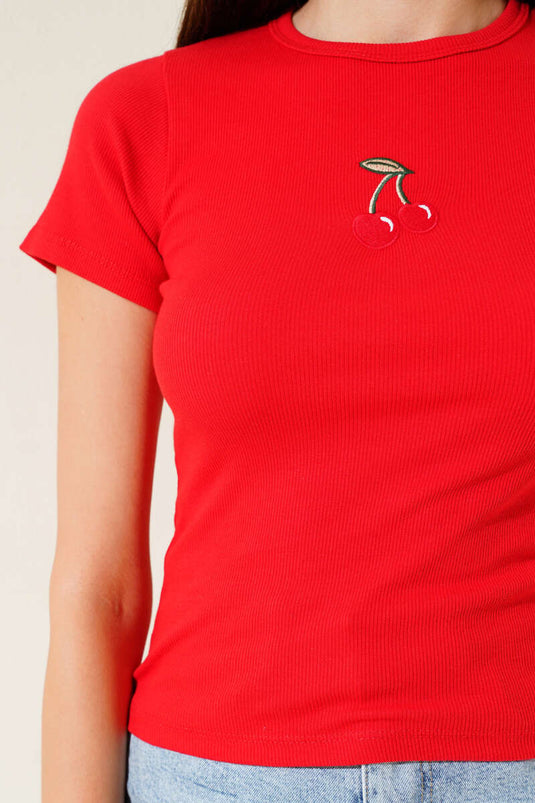 Débardeur rouge à broderies cerises