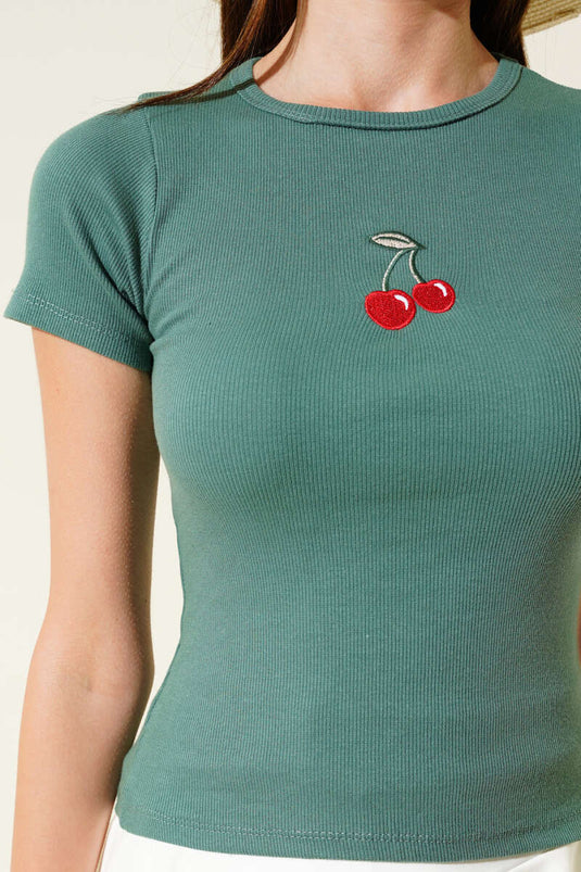 Débardeur vert brodé de cerises