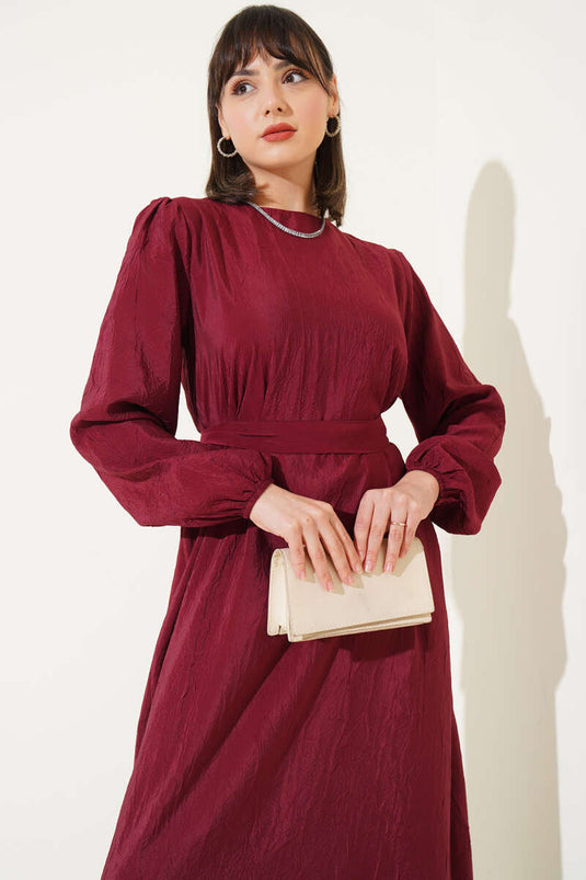 Robe ceinturée à texture froissée bordeaux