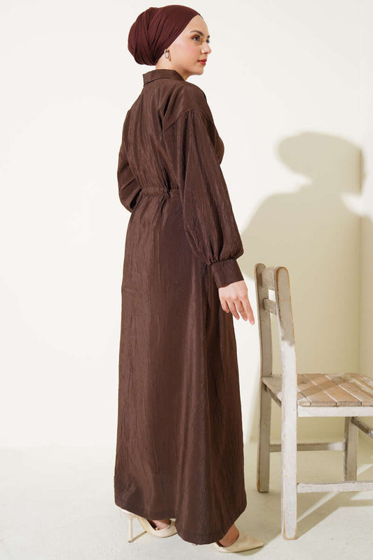 Robe à demi-boutons à texture froissée marron