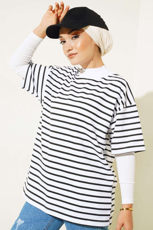 تيشيرت مخطط بأكمام قصيرة باللون الأبيض