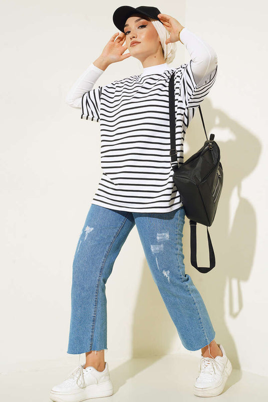 تيشيرت مخطط بأكمام قصيرة باللون الأبيض