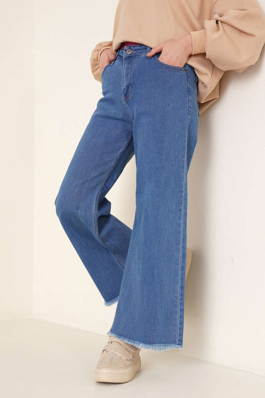 بنطال جينز قصير بشرابة باللون الأزرق