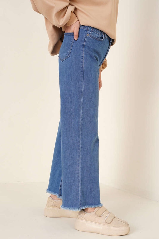 بنطال جينز قصير بشرابة باللون الأزرق