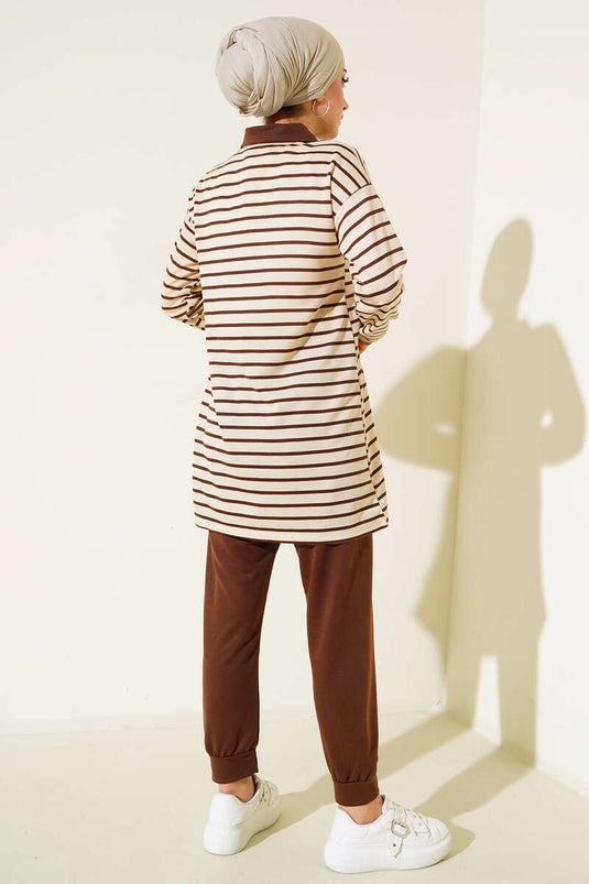 Klassischer zweiteiliger Anzug mit Kragen und Reißverschluss, braun