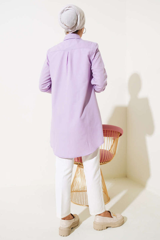 Chemise lilas à col classique et coupe ovale