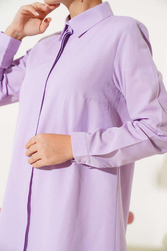 Chemise lilas à col classique et coupe ovale