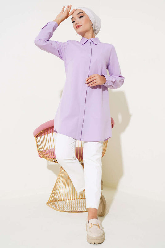 Chemise lilas à col classique et coupe ovale