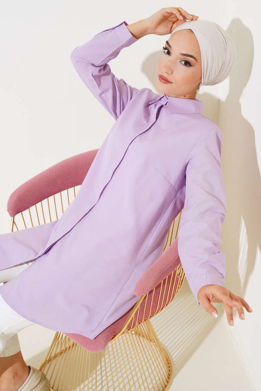 Chemise lilas à col classique et coupe ovale