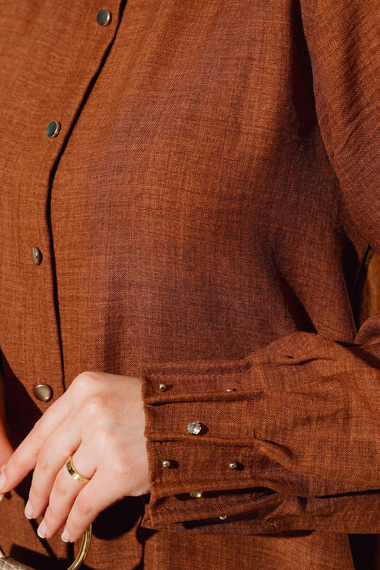 قميص مضلع باللون البني