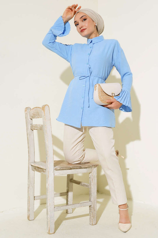 الكفة مطوي قميص أزرق