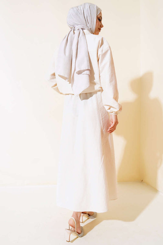 Tailleur jupe beige avec poignets élastiques