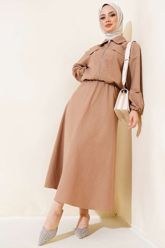 Tailleur jupe en vison avec poignets élastiques