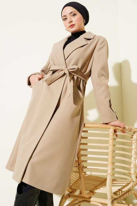 Manteau en cachemire et vison avec boutons de manchette et ceinture