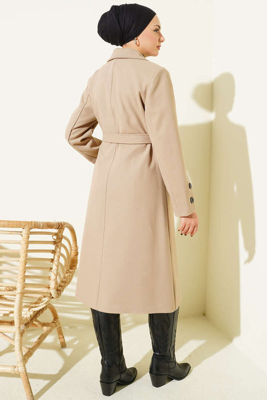 Manteau en cachemire et vison avec boutons de manchette et ceinture