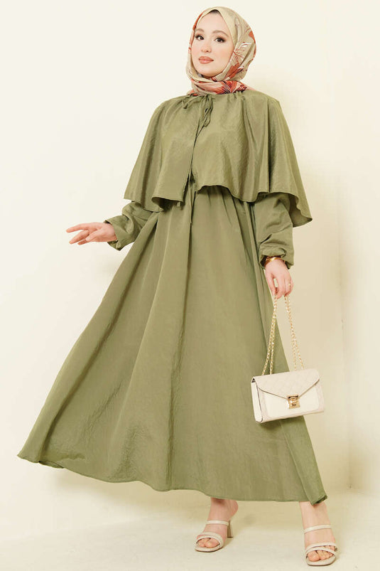 Robe kaki avec cape et manches élastiquées
