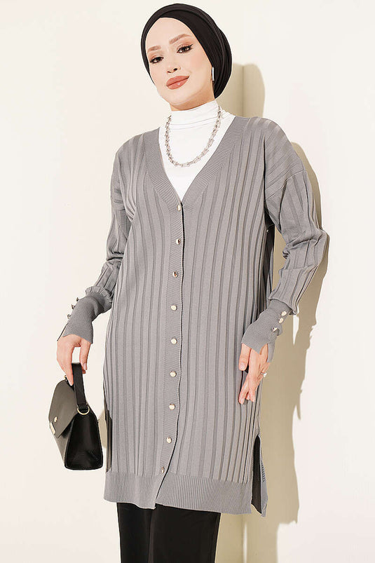 Grauer Strickjacke Mit Knöpfen Und Bündchen
