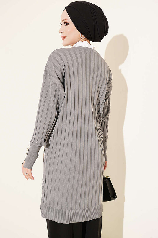 Grauer Strickjacke Mit Knöpfen Und Bündchen