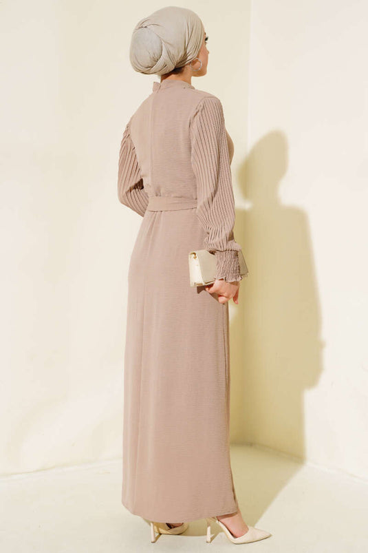 فستان لاتيه بأكمام مطوية