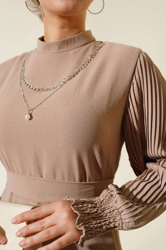 فستان لاتيه بأكمام مطوية