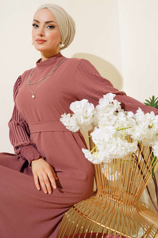 فستان بأكمام مطوية باللون البودرة