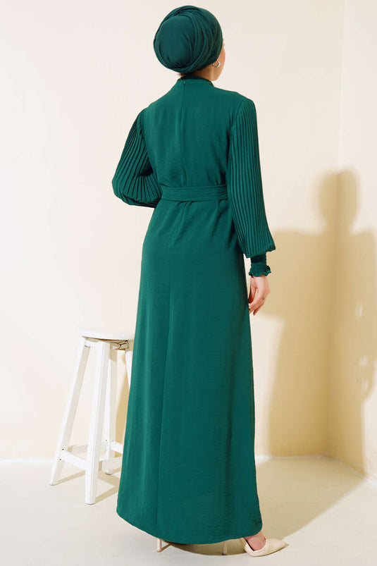 Kol Piliseli İnci Kolyeli Elbise Zümrüt