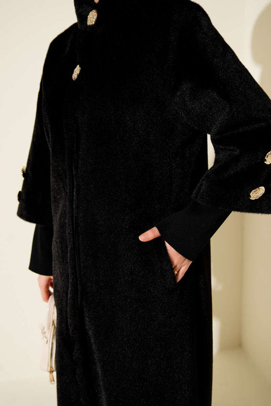 معطف جولدفوكس بأكمام مضلعة وأزرار ذهبية، أسود