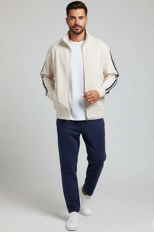 قميص رياضي رجالي بأكمام مخططة وسحاب، بيج