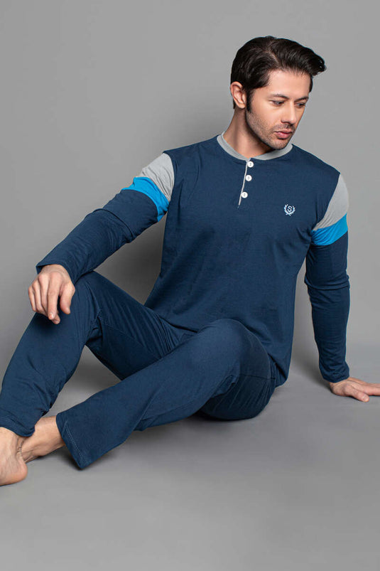 طقم بيجاما رجالي بأكمام طويلة من اللون النيلي مع خطوط على الأكمام