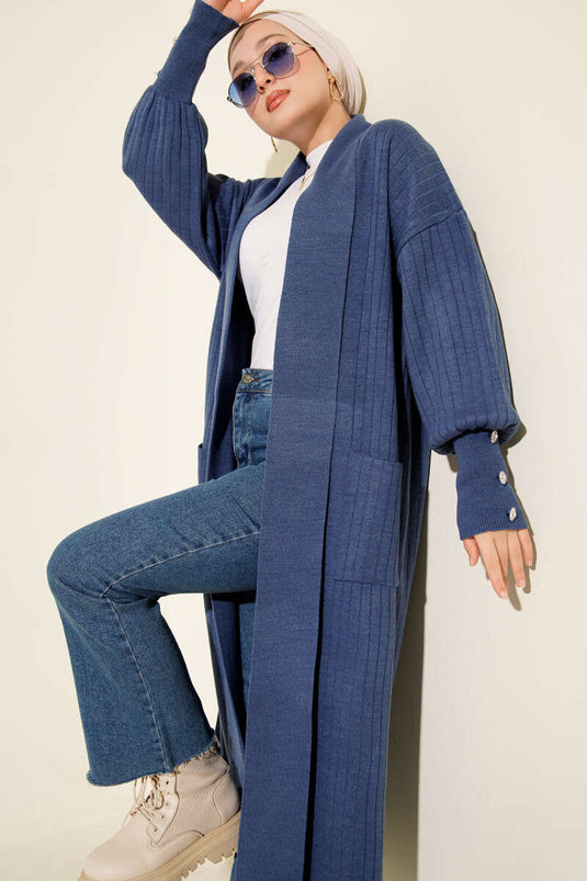 Cardigan lavorato a maglia con collo a scialle e maniche abbottonate in indaco