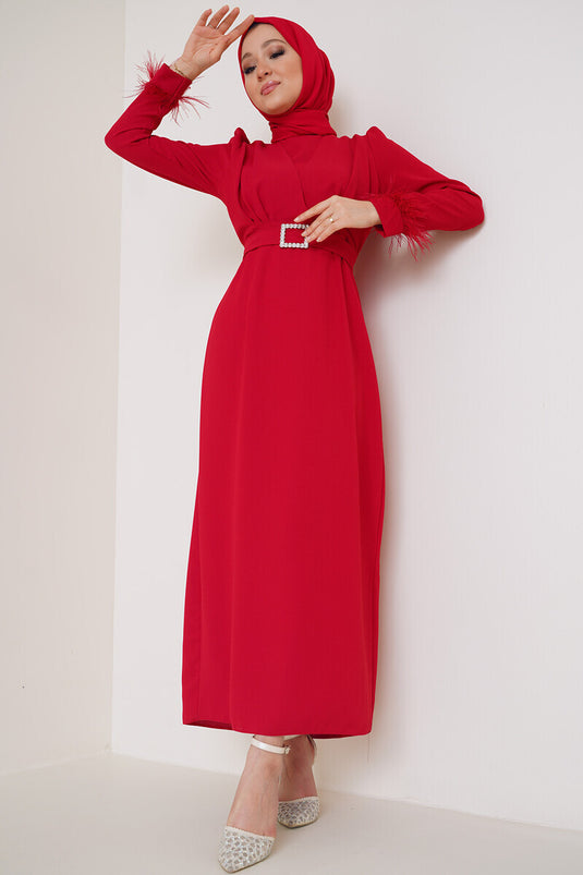 Abito con cintura e maniche piumate Rosso
