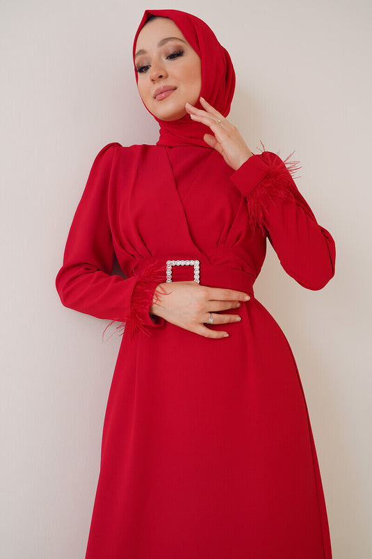 Abito con cintura e maniche piumate Rosso