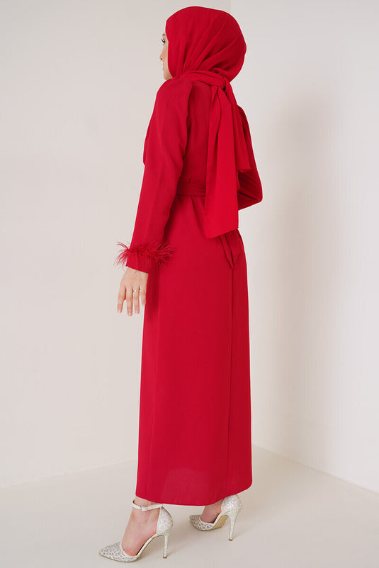 Abito con cintura e maniche piumate Rosso