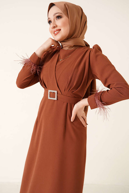 Kol Ucu Tüylü Kemerli Elbise Taba