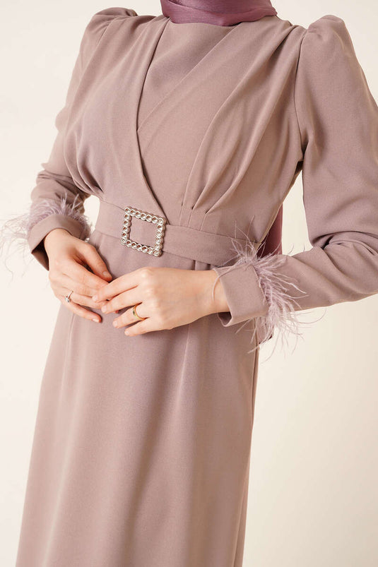 Kol Ucu Tüylü Kemerli Elbise Vizon