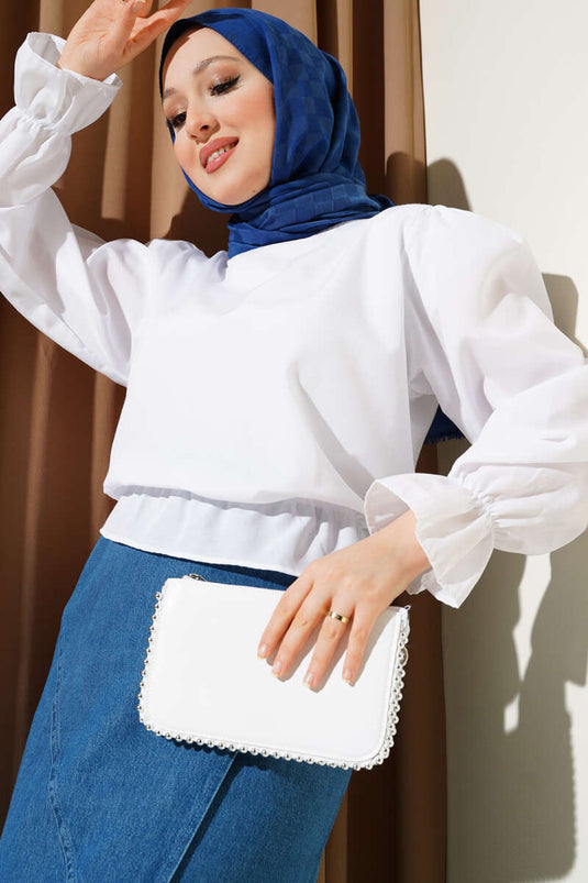 قميص أبيض بأكمام قصيرة وخصر مطاطي