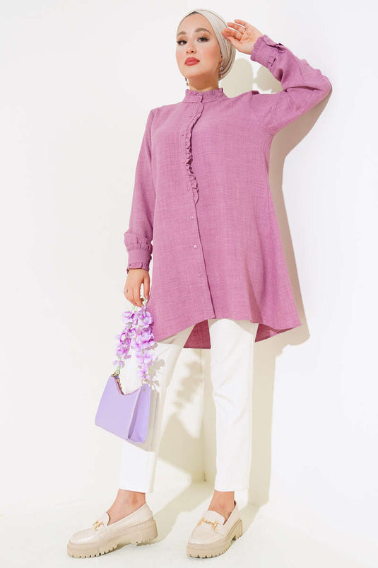 قميص بأكمام وياقة مزينة بكشكشة وردية باهتة