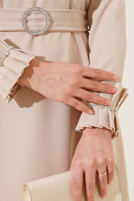 Kol ve Yaka Pliseli Taşlı Elbise Bej