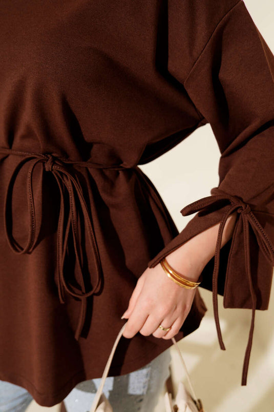 Tunique à deux cordons avec manches à lacets, couleur café
