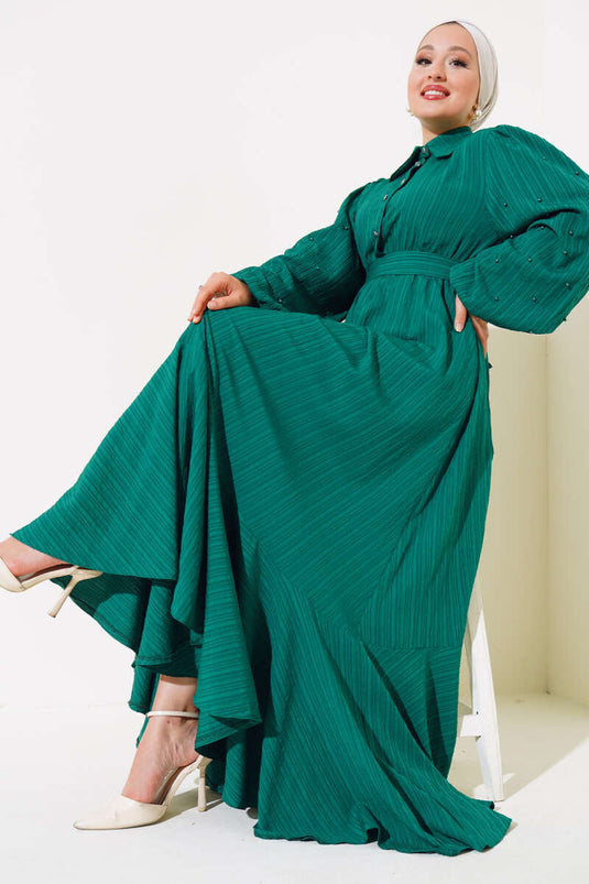 Abito con cintura e dettaglio di perline sulle maniche, verde smeraldo
