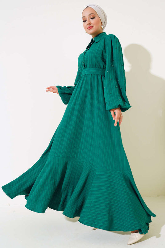 Abito con cintura e dettaglio di perline sulle maniche, verde smeraldo
